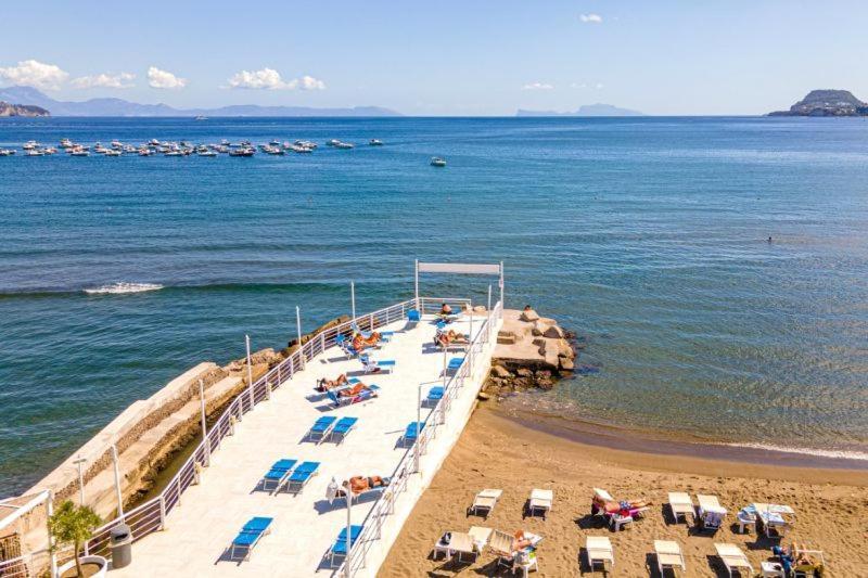 Casa Vacanze Alma B&B Grazioso Appartamento Sul Lungomare Di Pozzuoli A 300Mt Dal Centro E Dal Rione Terra By Movery 外观 照片